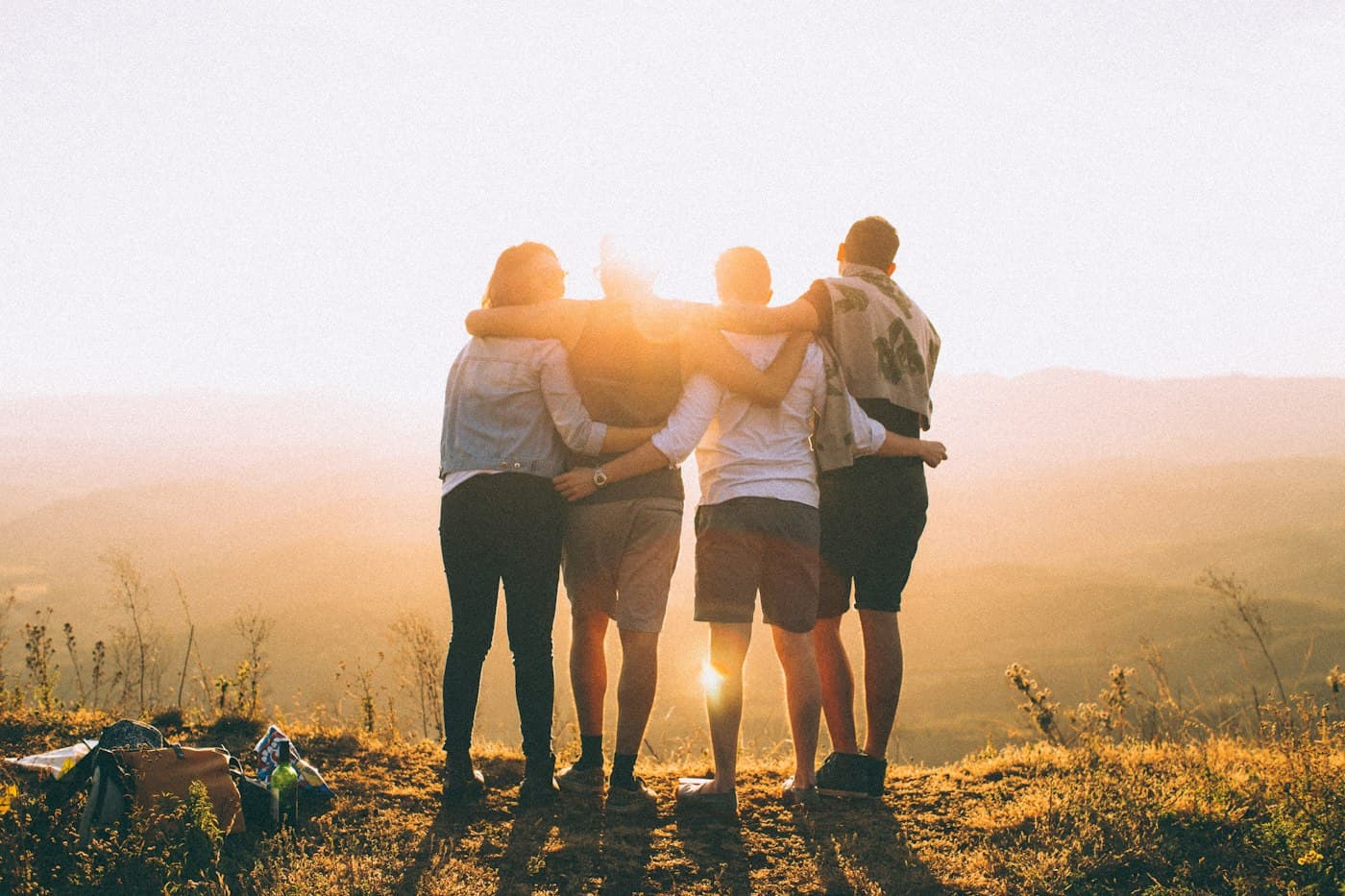 Grupo de personas compartiendo en comunidad